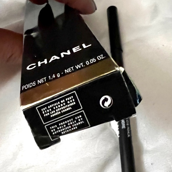 👑✅PRICE FIRM✅ AUTHENTIC Brand new CHANEL eye pencil and nail polish set - Picture 6 of 10